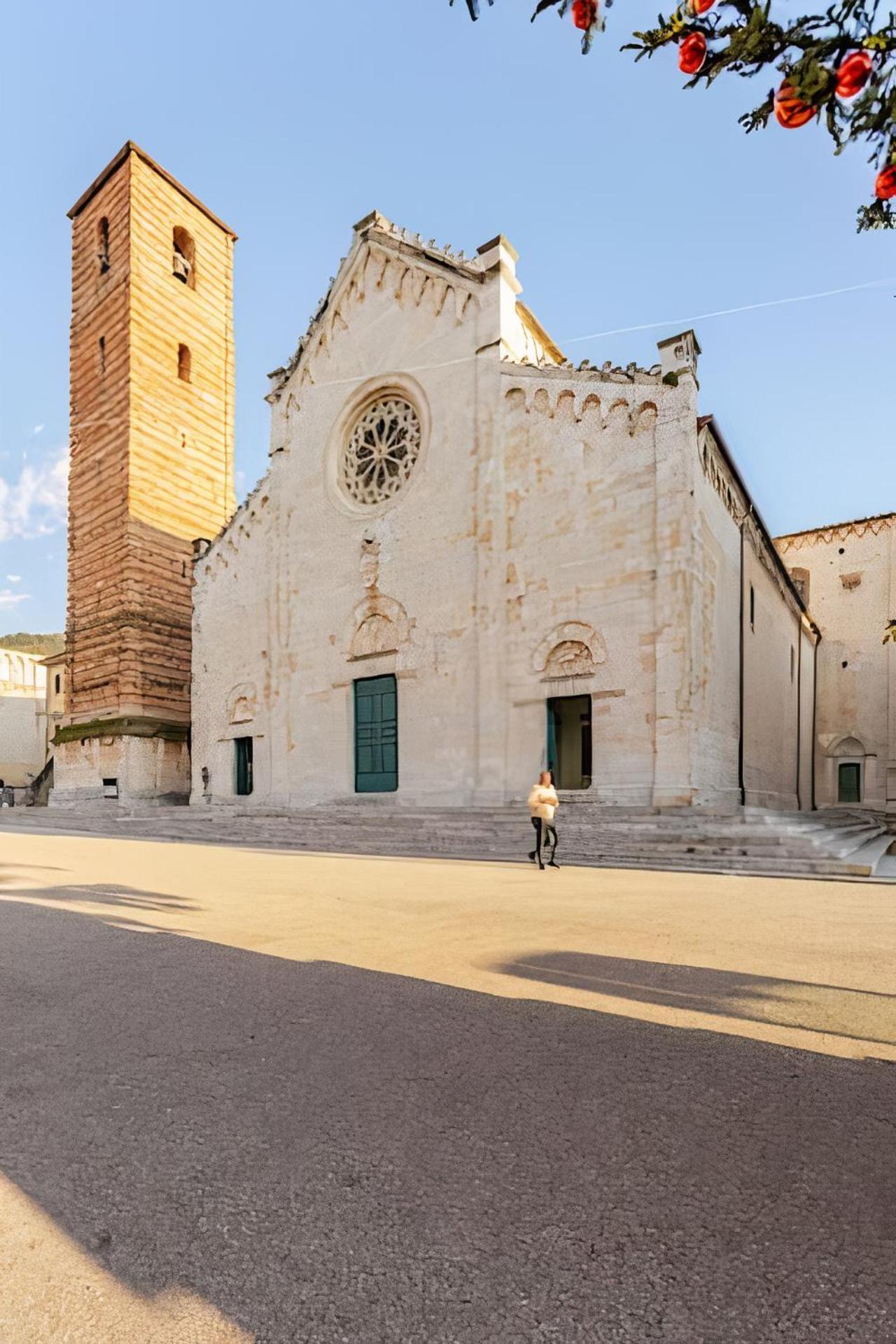 Appartamento A 150M Dal Duomo Pietrasanta Exteriör bild